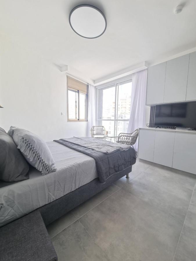 Appartamento חוויה בכיכר Netanya Esterno foto